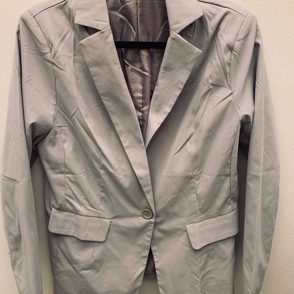 SOLD ✅ Grey Lightweight Jacket - NWOT - L - Picture 5 of 10